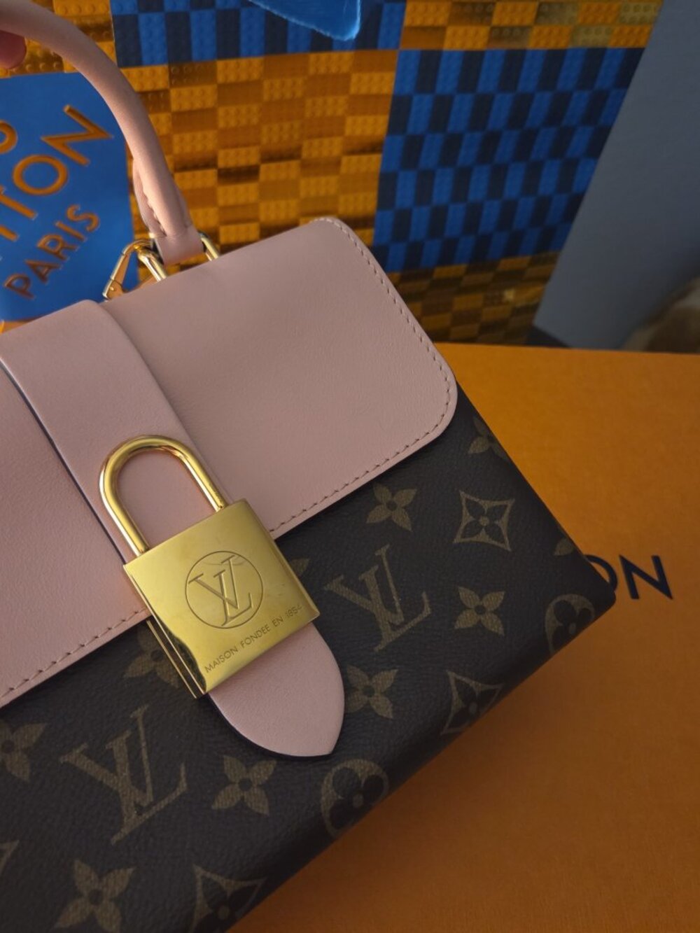 Louis Vuitton - Picture 2 of 7